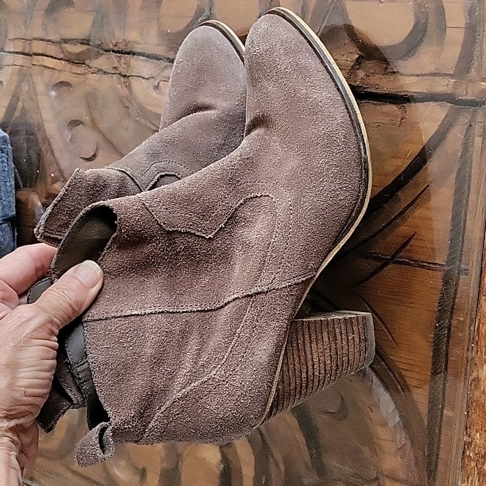 Steve Madden PLOVER Taupe Suede Leather Zippered heeles booties 8